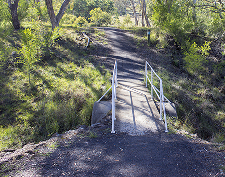 Platypus Point Track - Lake Inverell  NSW Australia