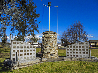 The Scottish Memorial Cairn - Sinclair Park - Inverell